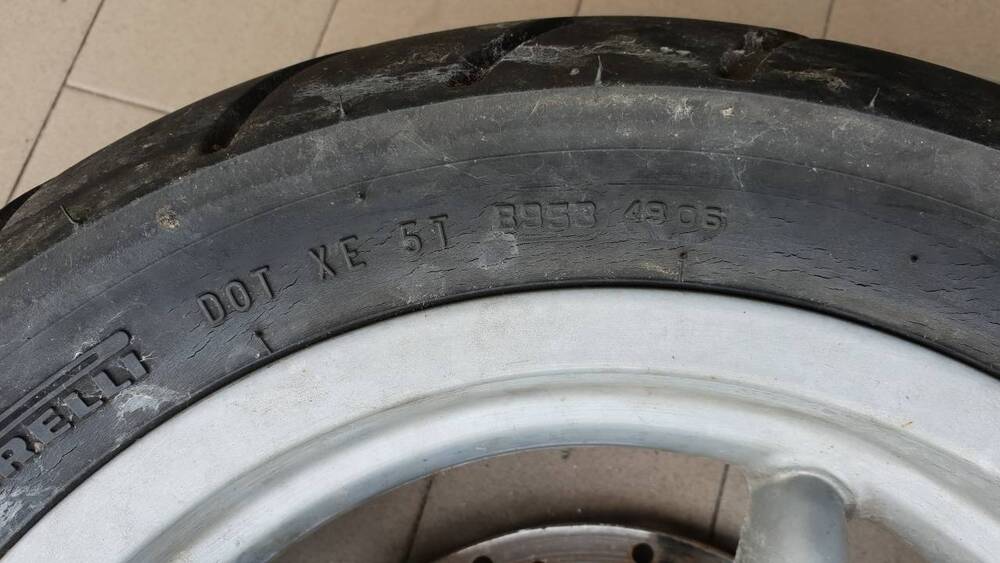 Ruota anteriore con disco Aprilia Leonardo 150 (7)