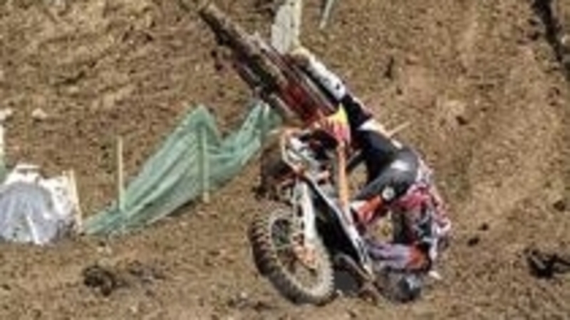 La spettacolare caduta di Herlings in Francia