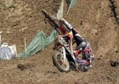 La spettacolare caduta di Herlings in Francia