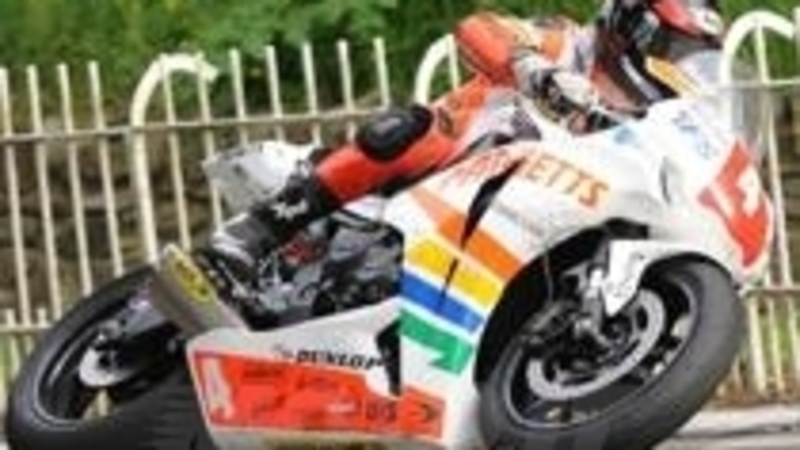 Tourist Trophy. Hutchinson conquista la Superbike TT