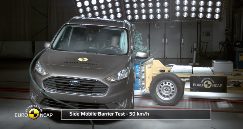 Ford Tourneo Connect sottoposto ad un impatto laterale