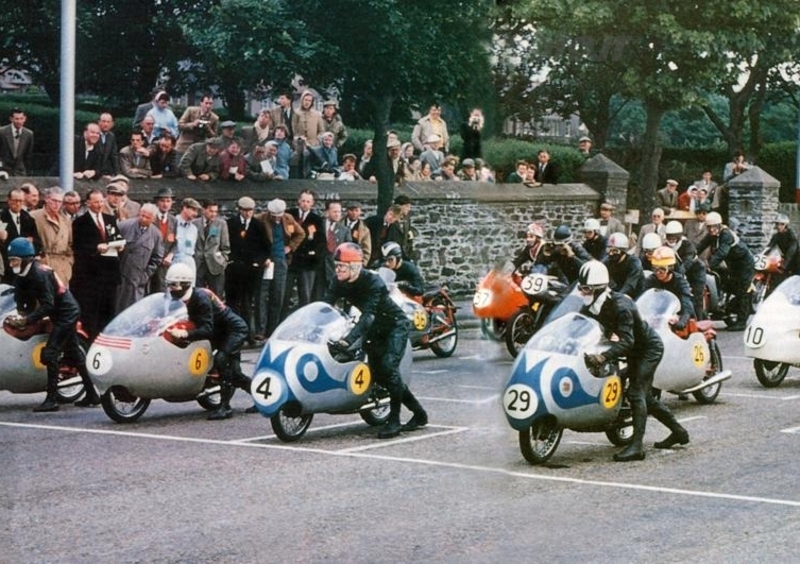 Tourist Trophy, carena vintage sulla Agni E1 