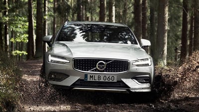 Volvo V60 Cross Country, la famigliare anche per il fuoristrada [Video]