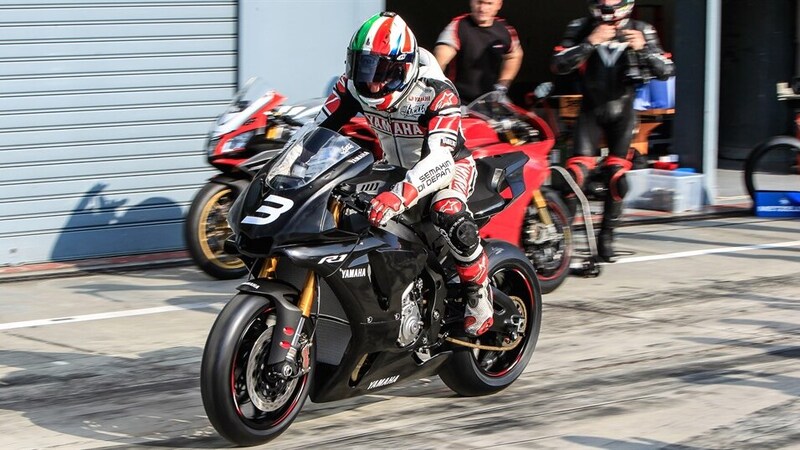 Un casco di Luca Cadalora all'asta per beneficenza
