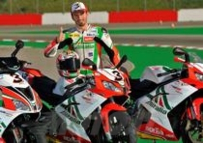 Aprilia presenta la gamma Replica Superbike Alitalia