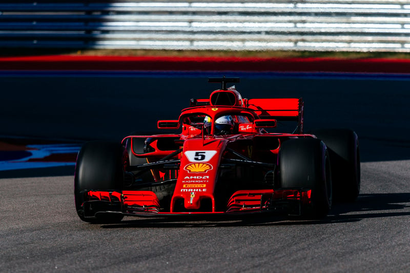 Sebastian Vettel scatter&agrave; dalla terza posizione in griglia a Sochi