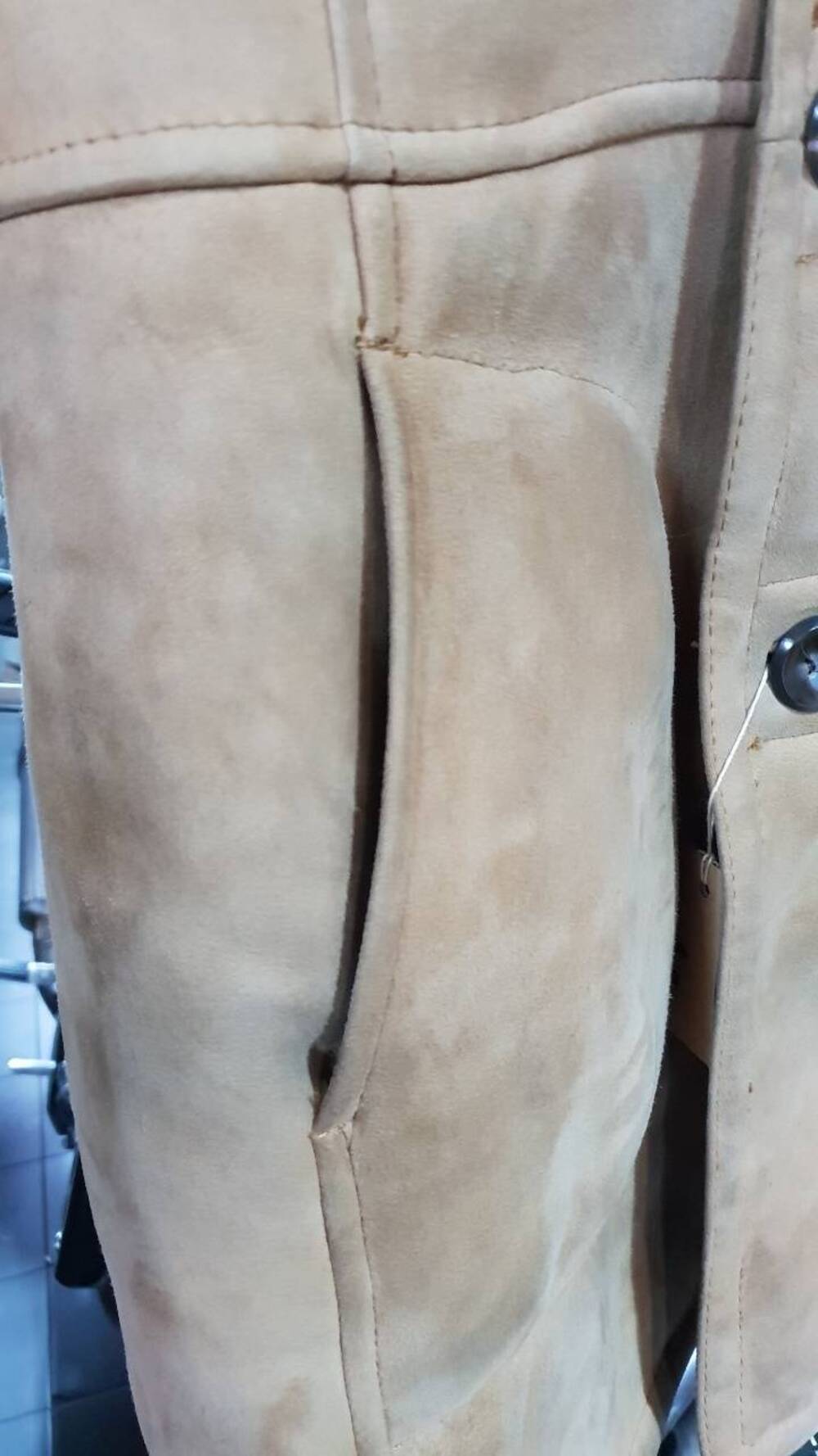 Montone con 6 bottoni beige Artigianale (3)