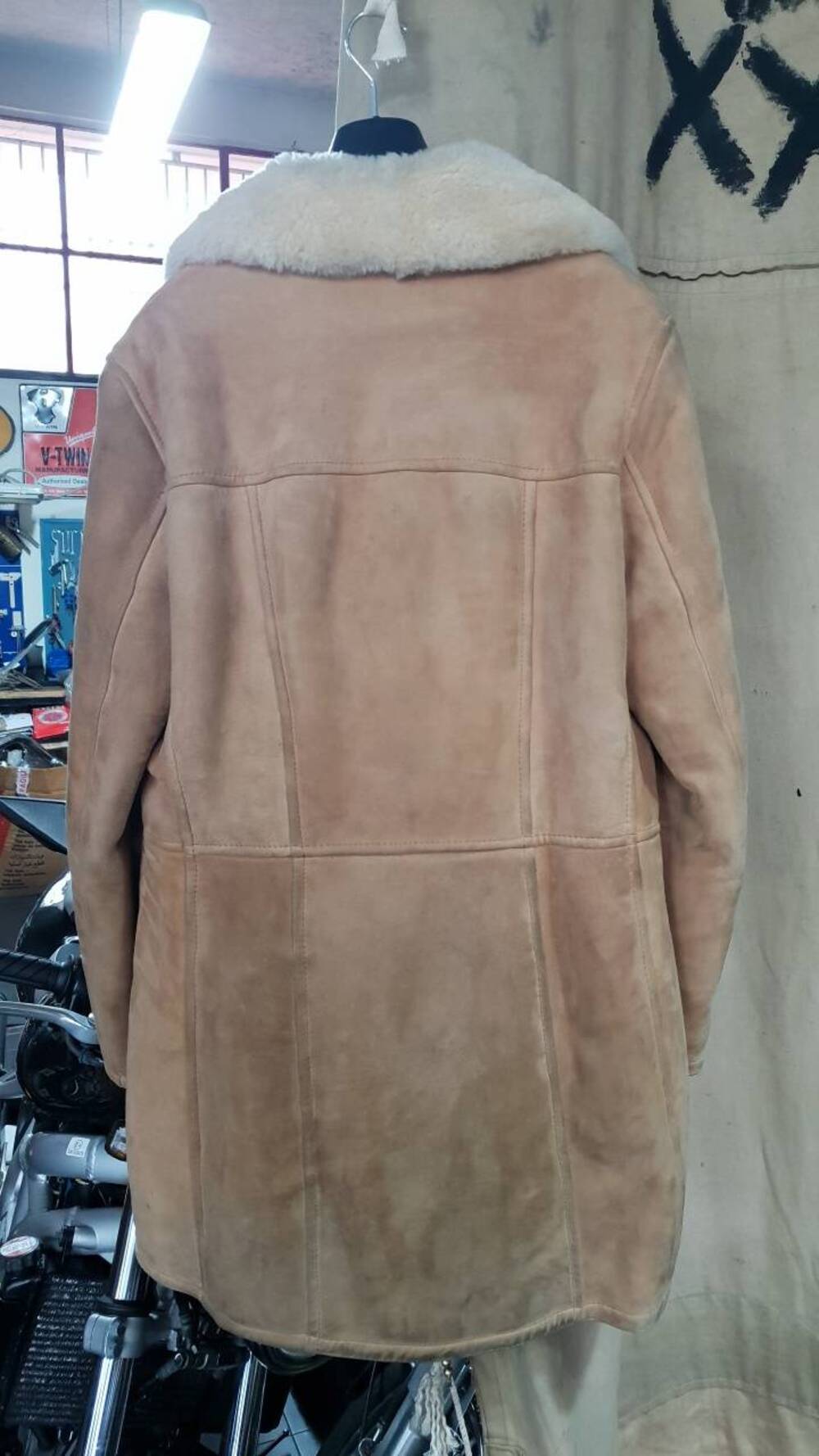 Montone con 6 bottoni beige Artigianale (2)