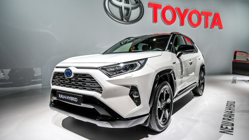 Toyota RAV4 Hybrid al Salone di Parigi 2018 [Video]