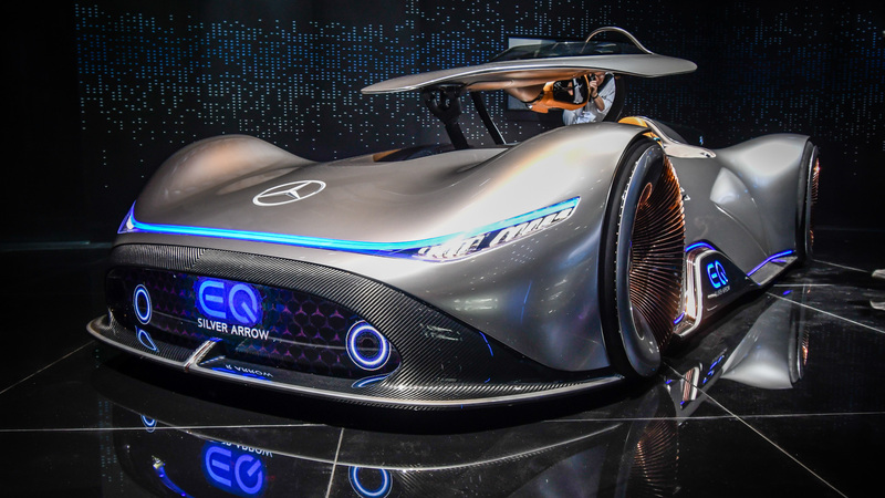 Mercedes Vision EQ Silver Arrow al Salone di Parigi 2018 [Video]