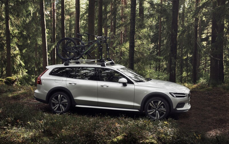 Volvo V60 Cross Country 2019 75 mm in pi&ugrave; per l&#039;avventura [Video]