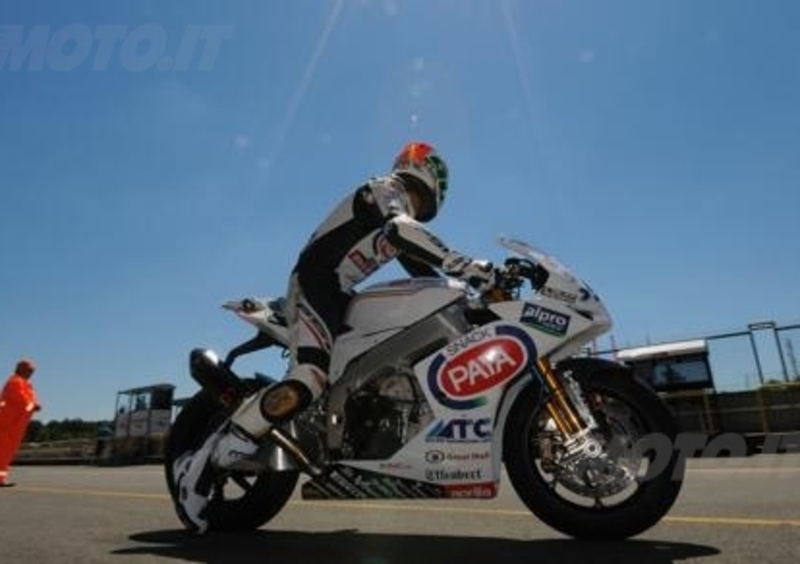 Il Team PATA B&amp;G Racing a Brno con la nuova Aprilia RSV4