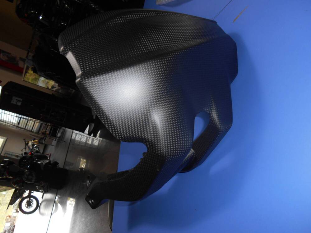 PARAFANGO PARASPRUZZI CARBONIO POST. Ducati (2)