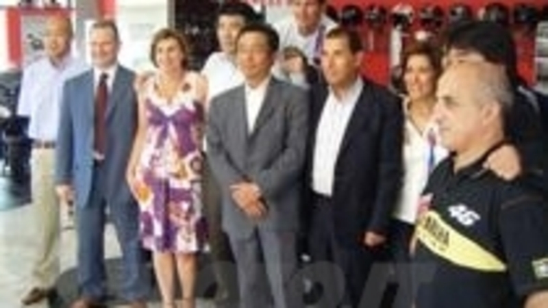 Toshizumi Kato, executive officer Yamaha, visita il dealer partenopeo Rima