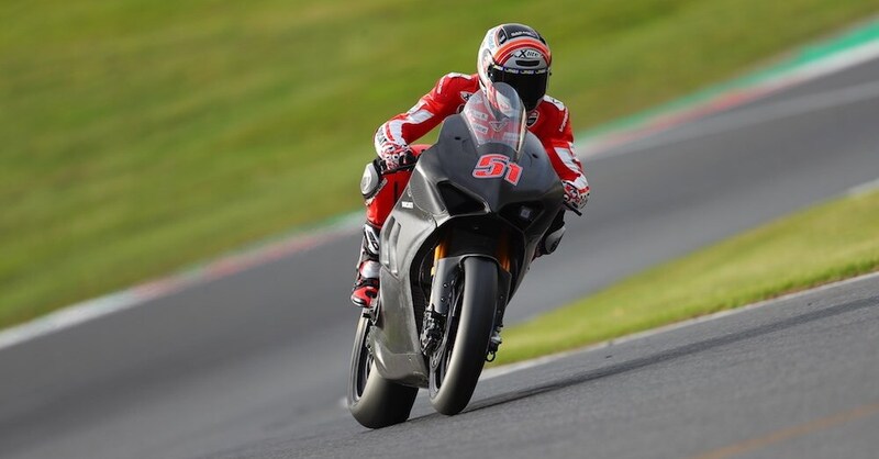 La Ducati Panigale V4R debutta a Brands Hatch