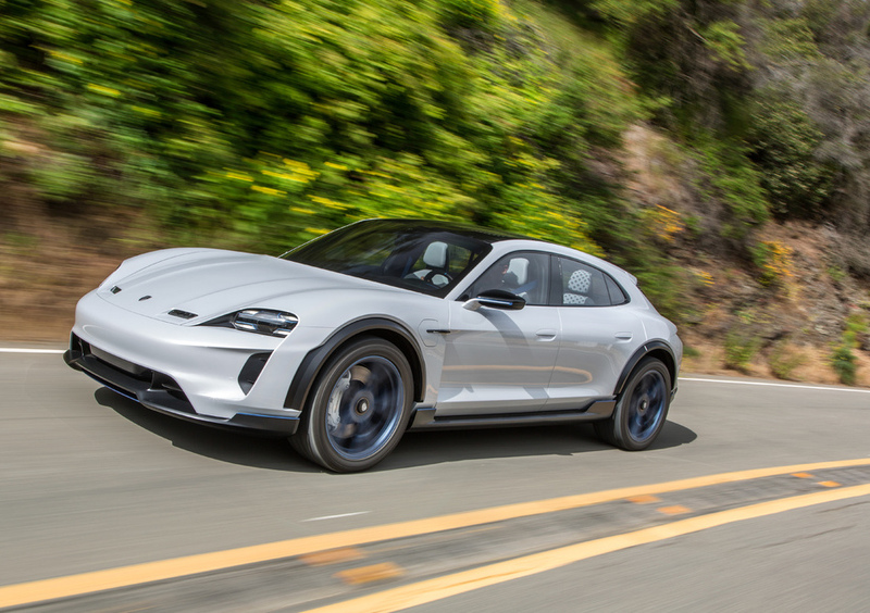 Porsche Mission E Cross Turismo, la supercar elettrica