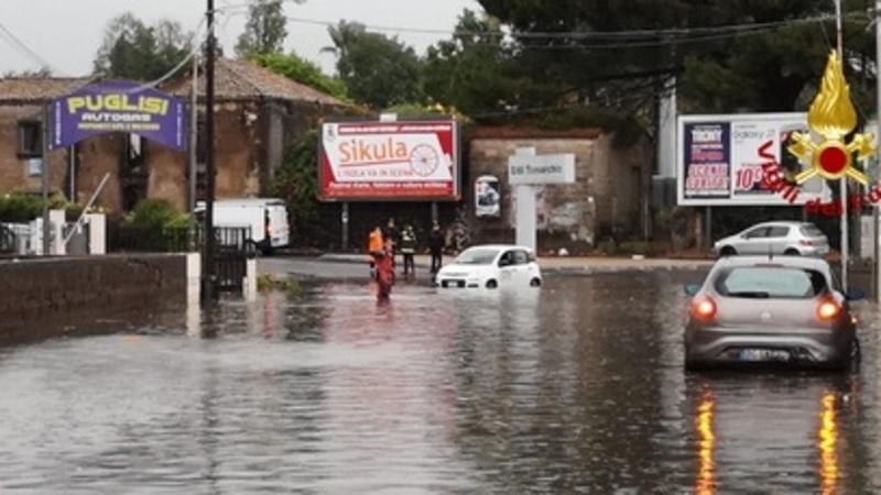 Nubifragio a Catania, strade chiuse e danni ad auto