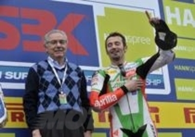 Biaggi rimarrà in Aprilia fino al 2012