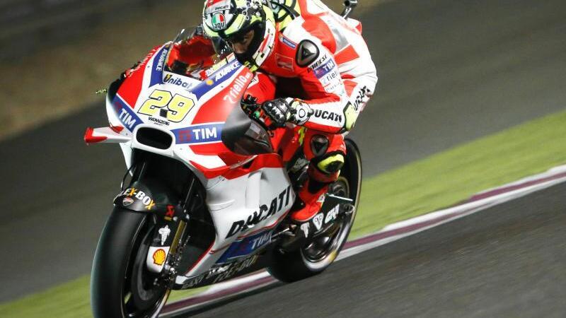 MotoGP 2016. Qatar FP3. Iannone &egrave; il pi&ugrave; veloce