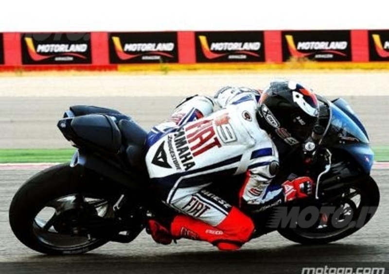 Jorge Lorenzo in pista a Motorland in sella alla Yamaha R1