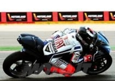 Jorge Lorenzo in pista a Motorland in sella alla Yamaha R1