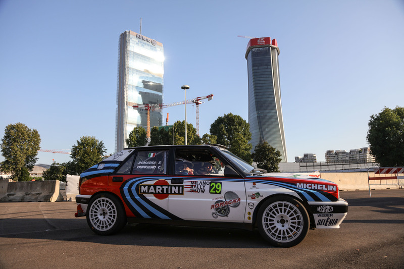 Auto storiche o da rally tra i grattacieli di Milano, con il patrocinio dell&#039;Automobile Club