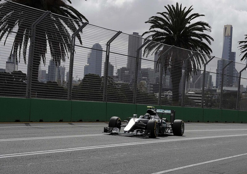F1, Gp Australia 2016, Rosberg: &laquo;Dobbiamo fare di tutto per tenere dietro la Ferrari&raquo;
