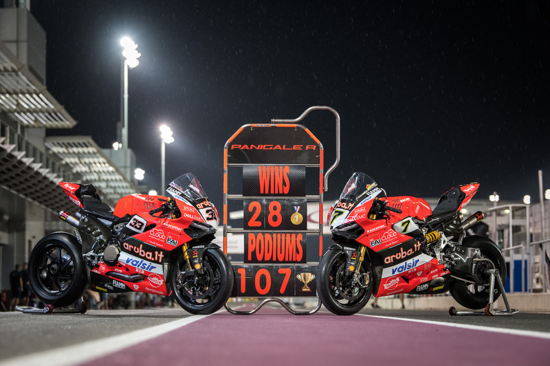 Il saluto del team Ducati alla Panigale R bicilindrica