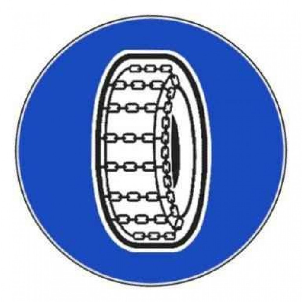 Il cartello stradale che indica l&#039;obbligo di catene da neve