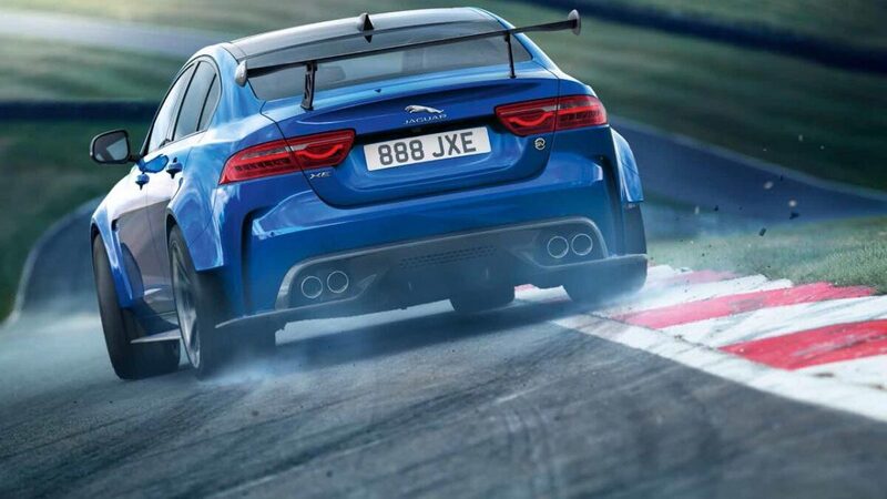 Jaguar XE Project 8, giro in taxi al Ring