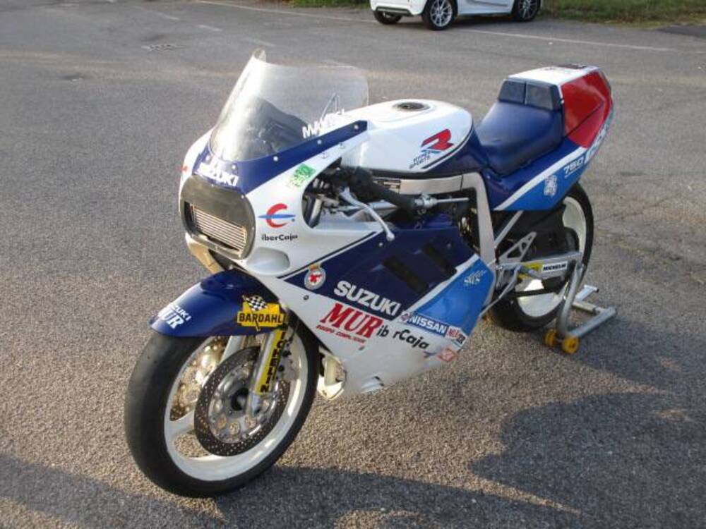 Suzuki GSX R 750