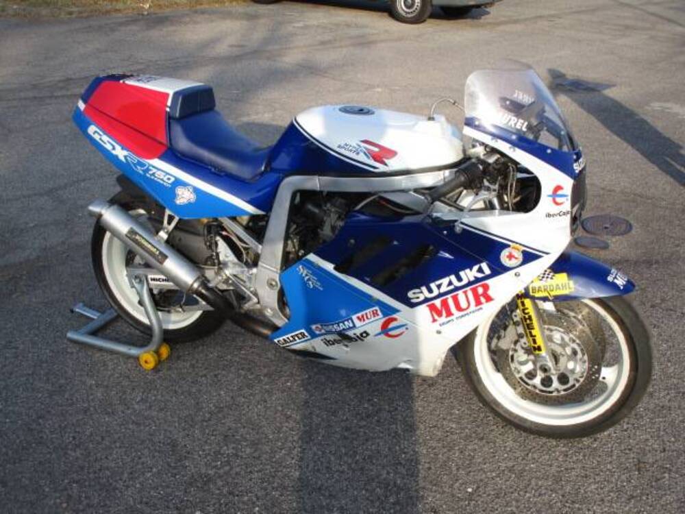 Suzuki GSX R 750 (5)
