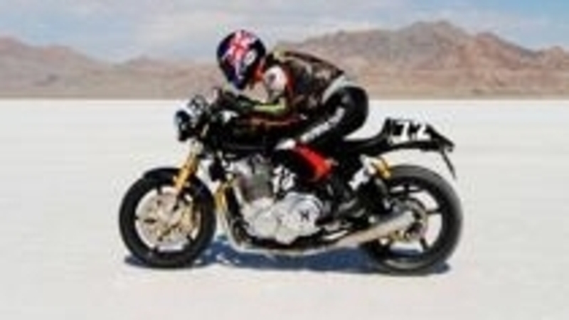 La nuova Norton svetta a Bonneville Salt Flats