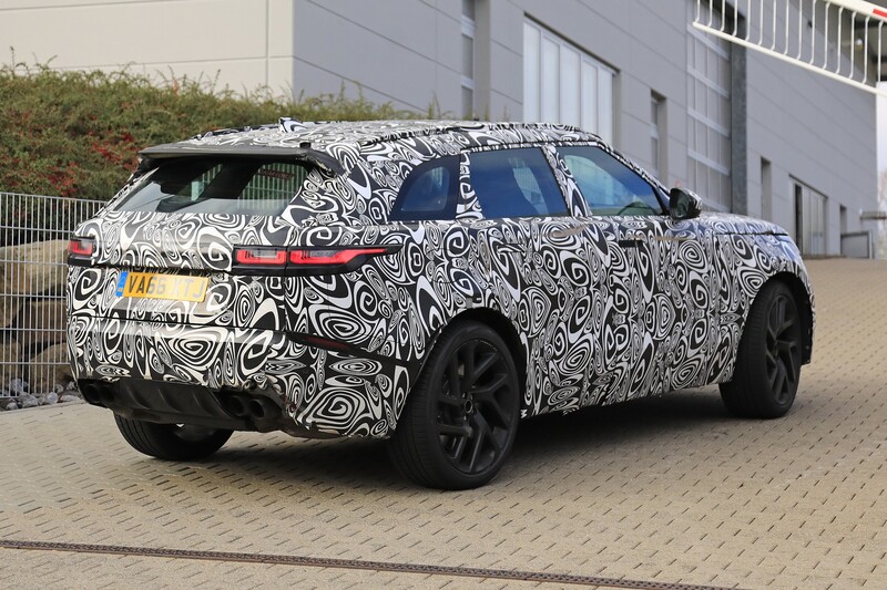 Il Range Rover Velar SVR avvistata nei pressi del Ring