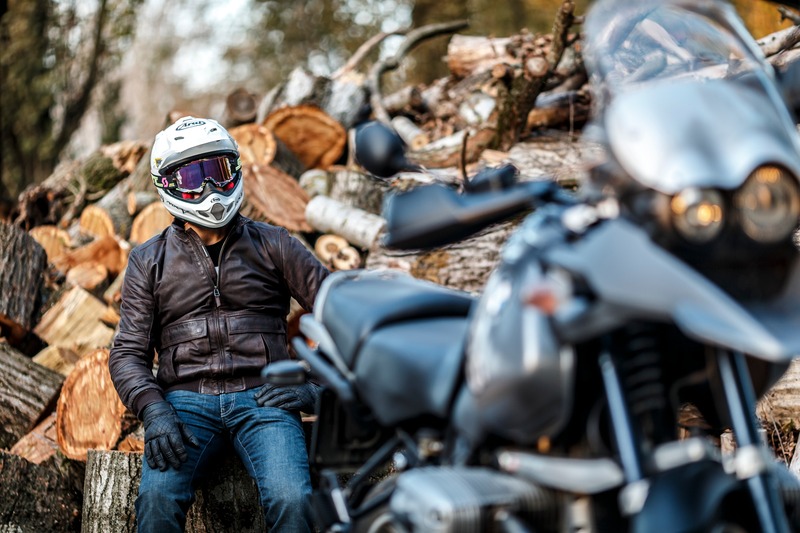 Il confort &egrave; di alto livello anche paragonato con le moto di oggi. Solo discrete invece le prestazioni, ma il motore conquista con la coppia esuberante ai bassi