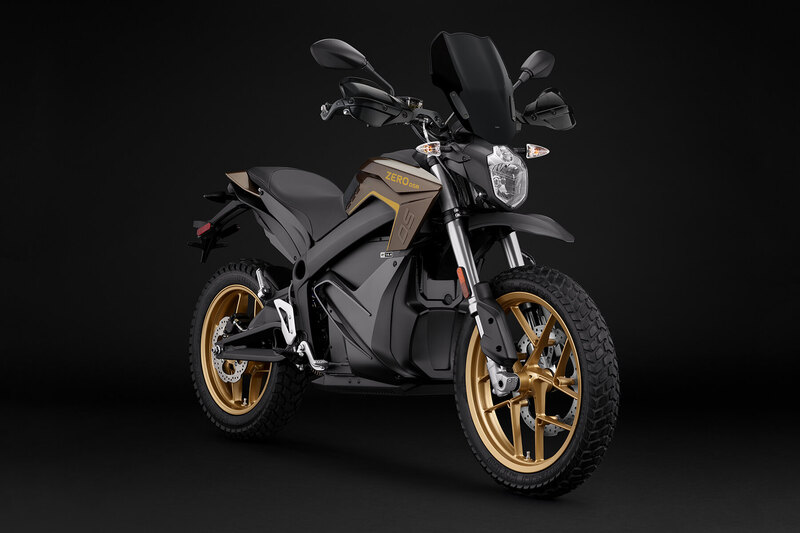 Zero Motorcycles DSR Black Forest. Globetrotter ecologica. Silenziosa e divertente