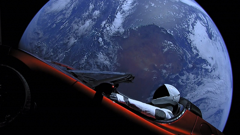 La Tesla Roadster di SpaceX supera Marte