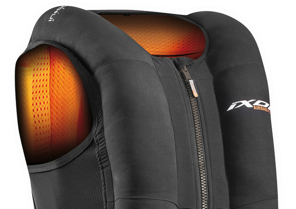 Ixon a EICMA con l'Airbag U03