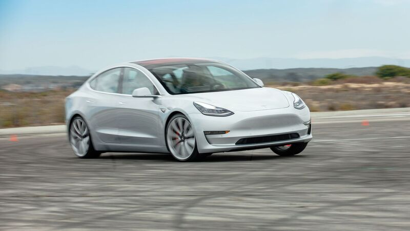 Tesla Model 3 Performance pi&ugrave; veloce di una Ferrari in un test