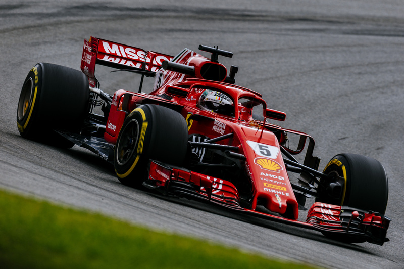 Prima fila accanto ad Hamilton in Brasile per Sebastian Vettel