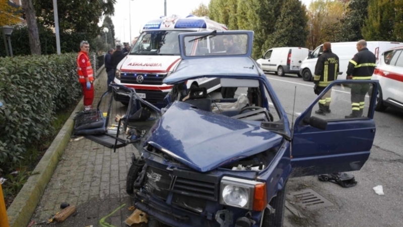Panda contro Betoniera, drammatico incidente a Reggio Emilia [video]