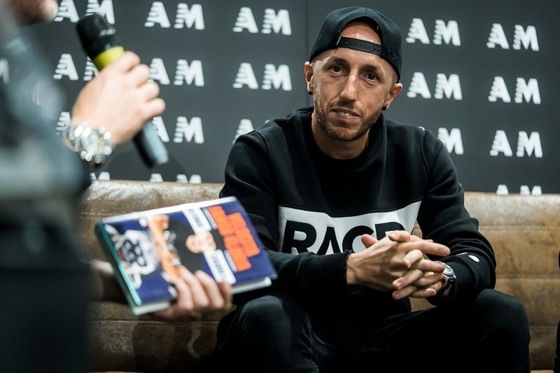 &quot;Minchia che spettacolo&quot;, la vita di Tony Cairoli nella sua autobiografia. E&#039; in libreria