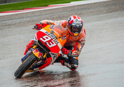 GP Valencia, FP1: prove bagnate, Marquez primo