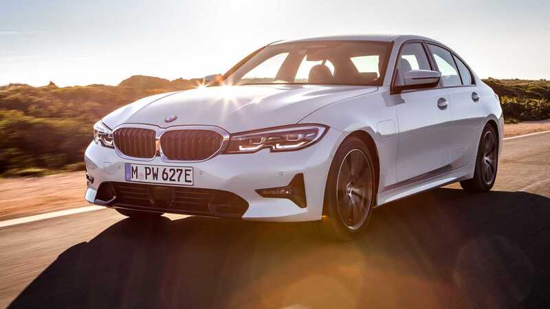 BMW 330e, l&#039;ibrida plug-in che mancava