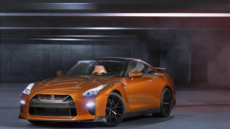 Nissan GT-R restyling 2016, il mito si rinnova