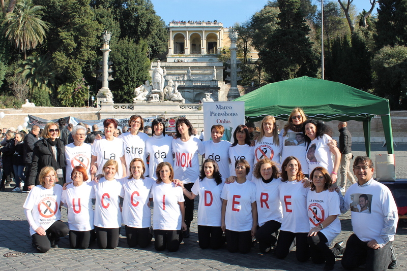 Sulle magliette, lo slogan dell&#039;evento: &ldquo;La strada non deve uccidere&ldquo;