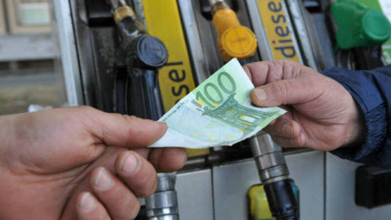 Vacanze di Pasqua col caro benzina. I prezzi tornano a salire