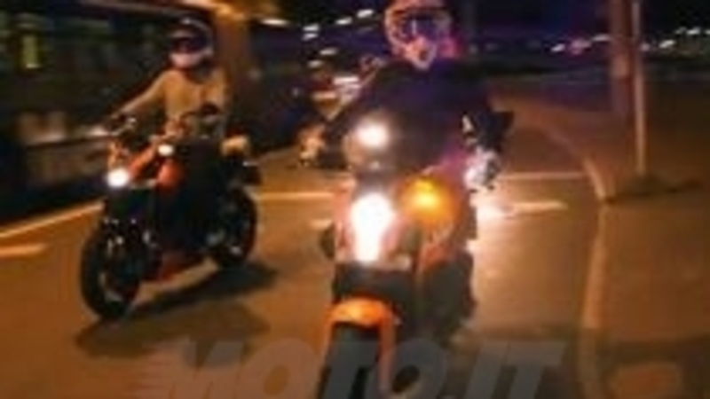 KTM 125 Duke in the city - Official video