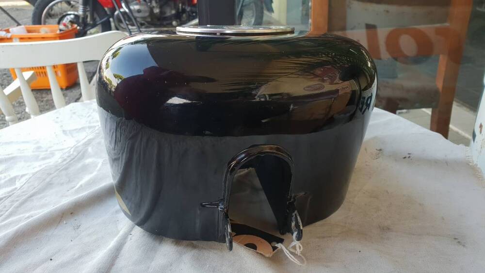 Serbatoio nero Harley-Davidson Sportster 883 (4)