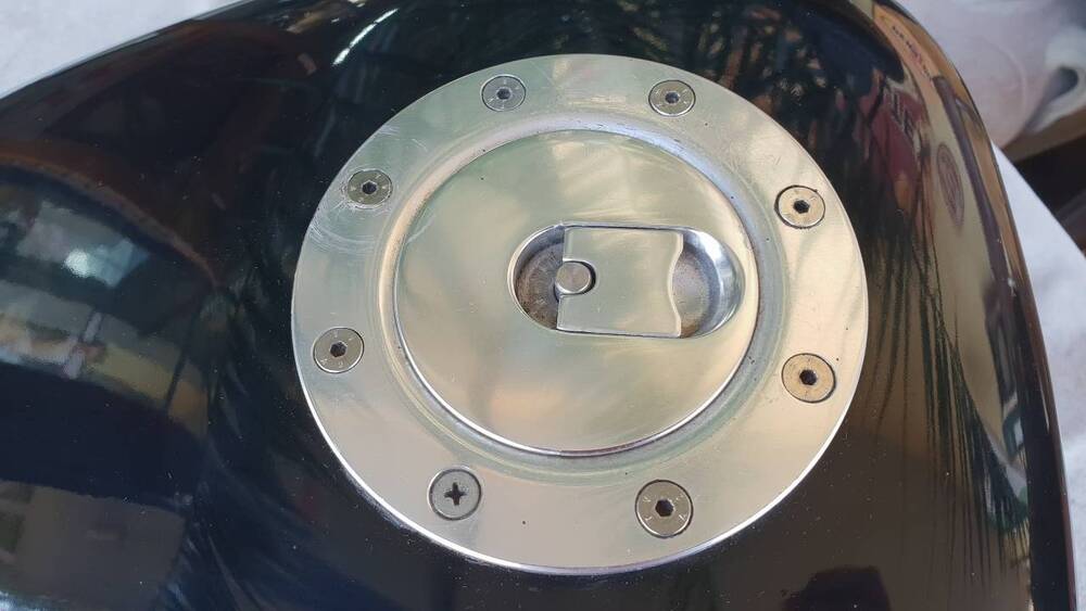 Serbatoio nero Harley-Davidson Sportster 883 (5)